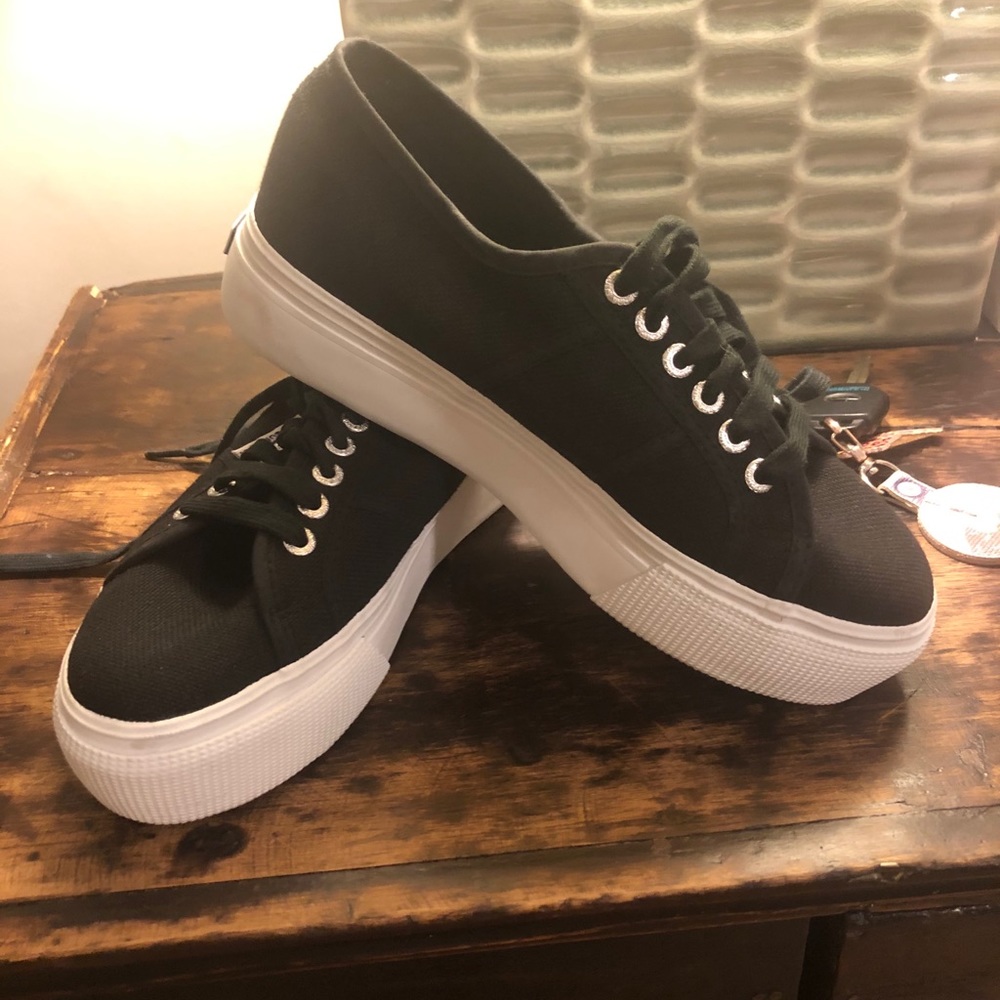Black supergas